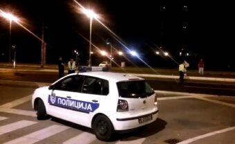 JEZIVE PRETNJE LJUBOMORNOG NIŠLIJE: Policajca ubo nožem, devojku udario automobilom! Pa još i zapretio