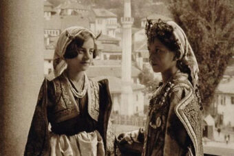 Kako su se nekada djevojke sređivale za Bajram: Pogledajte fotografiju iz 1926. godine