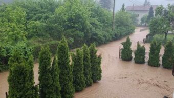 ALRMANTNO STANJE U BOSANSKOJ KRAJINI: Una poplavila Kulen Vakuf, kiša u Bihaću nije prestala padati od subote