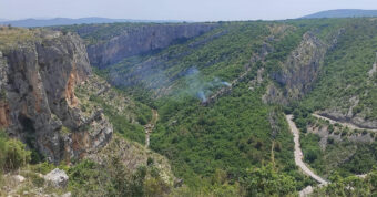 U Hrvatskoj se srušio mađarski vojni helikopter: Pronađena dva tijela, traga se za trećim članom posade