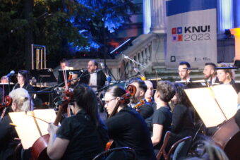 KULTURA NA ULICE: Gala koncert Sarajevske filharmonije na trgu Susan Sontag