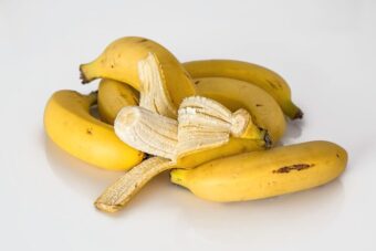 NE BACAJTE Kora od banana i breskvi može vam itekako biti od koristi
