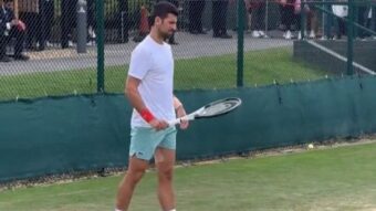 Novak Đoković pred finale Vimbldona zabrinuo navijače (VIDEO)