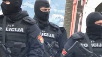 Pretresli kuću i vozilo: Sarajevski policajci oduzeti pištolj i 30 metaka!