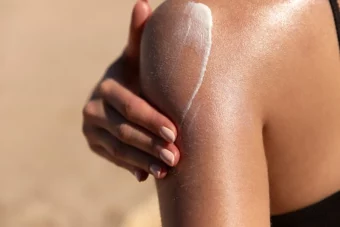 Dermatolozi upozoravaju na TikTok trend za ubrzano tamnjenje kože: “Bio sam šokiran, zašto bi ko to učinio”