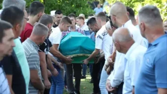 BOSNA I HERCEGOVINA DANAS TUGUJE Rijeka ljudi na dženazi svirepo ubijenoj Nizami Hećimović (VIDEO)