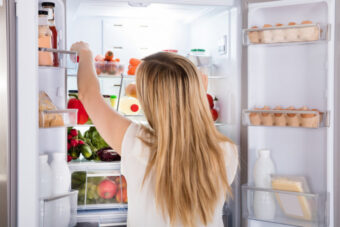 Ljudi masovno stavljaju sirovi pirinač u frižider: Kada čujete razlog, odmah ćete početi i vi to da radite