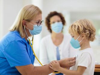 DETALJI O KORONAVIRUSU: Otkriveno da djeca imaju blaže simptome korone nego odrasle osobe