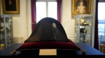 Na aukciji u Parizu: Napoleonov šešir dostigao milionsku cijenu