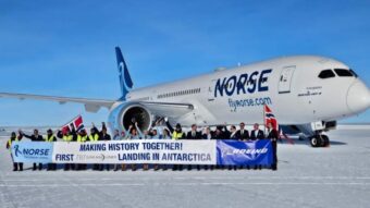 ISTORIJSKI LET Na Antarktik prvi put sletio veliki  putnički avion (VIDEO)