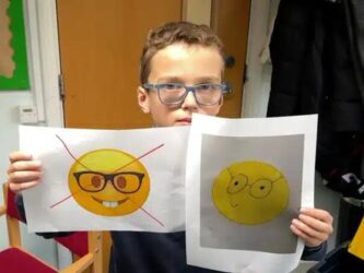Ima dobar argument: Dječak traži od Applea da promijeni emotikon sa naočalama!