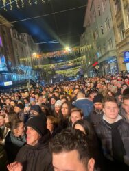 Titova ulica krcata! Pogledajte novogodišnju proslavu u Sarajevu