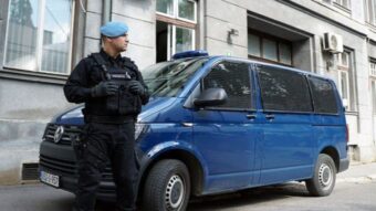 Uznemireni roditelji osnovaca u Sarajevu prijavili slučaj policiji: Muškarci u zelenom vozilu mamili djecu slatkišima