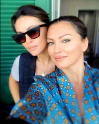 Nina Badrić pozirala sa sestrom Sunčicom: ‘Prave ste blizankinje!
