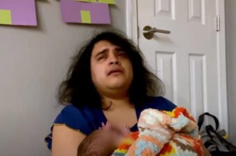 Lavina negativnih komentara: Transrodni muškarac pokušavao da doji bebu