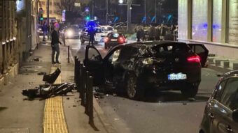 Teška nesreća na Skenderiji: Dijelovi auta rasuti po cesti, ima povrijeđenih