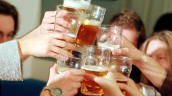 U BiH zabilježen porast broja ovisnika o alkoholu: Maloljetnici se sve više opijaju!