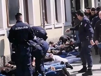 Haos na ulicama Beograda: Sukobili se navijači Crvene Zvezde i Partizana (VIDEO)