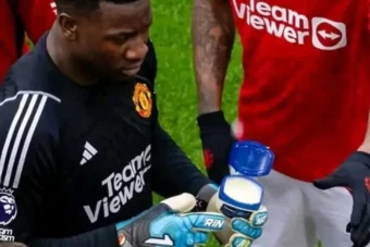 Fanovi primijetili čudan detalj: Zašto je golman Uniteda vazelinom mazao rukavice