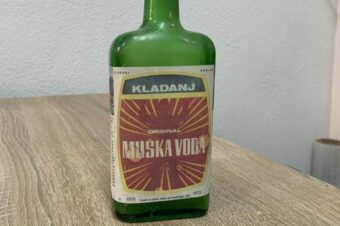 Seks i Jugoslavija: “Muška voda – ženska radost”, navodni afrodizijak koji je i svjetske putnike dovodio u Kladanj