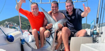 Neman iz Jadranskog mora: Tri mladića ulovila ajkulu od 200 kg kod Budve