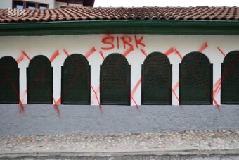 Vandali išarali turbe “Sedam braće” u Sarajevu: Policija na terenu