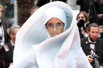 Manekenka s hidžabom privukla pažnju na crvenom tepihu Filmskog festivala u Kanu