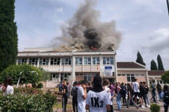 Maturanti zapalili krov osnovne škole dok su slavili kraj školovanja! 