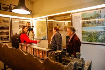 Na bistričkoj stanici otvoren muzej “Valter brani Sarajevo”: Omaž kultnom filmu Hajrudina Šibe Krvavca 