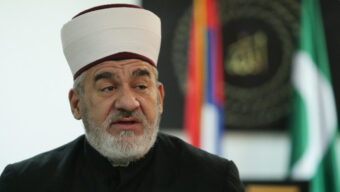 Beogradski muftija Mustafa Jusufspahić poslao SNAŽNU poruku: “Molim moju braću u Bosni, molim moju braću Srbe da nađu zajedničku riječ!” “Bog je NAREDIO nama svima UĐITE U MIR”