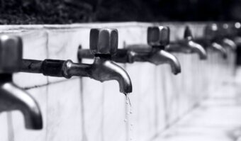 Redukcije u vodosnabdjevanju: Vlada KS apeluje na građane da racionalno koriste vodu, najavila nove mjere