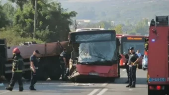 Kamion prikolicom probio autobus! Težak udes u Beogradu,ima mrtvih i povrijeđenih