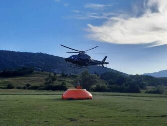 Požar u Gacku, očekuje se intervencija helikoptera