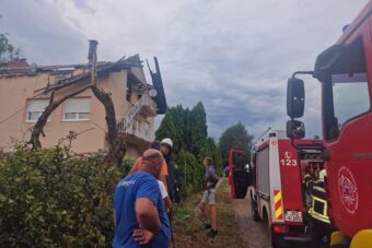 Stravičan udar groma u Čelincu: Izgorjelo potkrovlje kuće