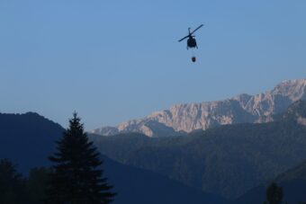 Požar u Bileći pod kontrolom, jedan krak ponovo danas gase helikopteri