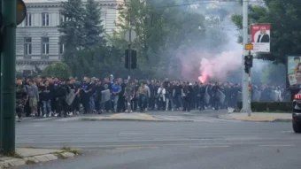 Željezničar će imati veliku podršku: Manijaci u korteu krenuli ka Koševu uz zanimljiv transparent