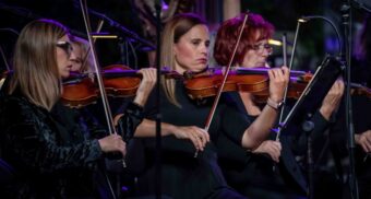 Koncert “Glumci pjevaju hitove” 4. septembra ispred Narodnog pozorišta Sarajevo