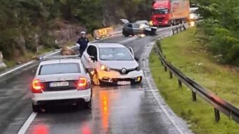 Teška nesreća kod Maglaja nakon odrona: Četiri osobe povrijeđene, saobraćaj obustavljen, uviđaj u toku