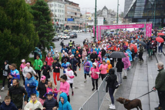 Hiljade učesnika na humanitarnoj trci “Race for the Cure” u Sarajevu: Srušeni rekordi, prikupljeno je 240 hiljada KM!