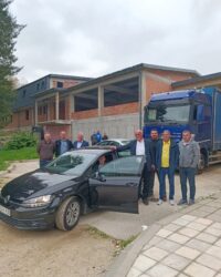 Ženi koja je spašavala ljude u poplavama privrednici iz Gruda kupili novi automobil: “Dobro se zaista vraća dobrim”