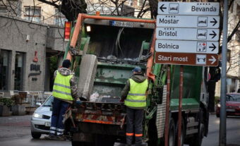 Vandali oteli lopatu komunalnom radniku u Mostaru: Udarali ga po glavi