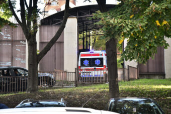 Poznato ko će danas sjediti pored DJEČAKA-UBICE dok bude svjedočio protiv svojih roditelja