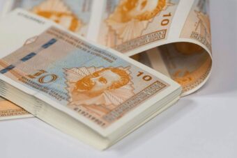 Lažnim novcem plaćen račun na benzinskoj pumpi u Doboju
