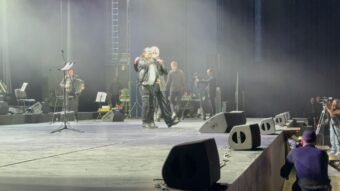 DVIJE LEGENDE – MIROSLAV ILIĆ I ACA LUKAS ZAJEDNO NA SCENI! Sava Centar na nogama! Publika u TRANSU! Ovacijama nema kraja! (VIDEO)