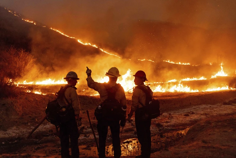 Najmanje 35 osoba nestalo u požarima / Foto: nbcnews 