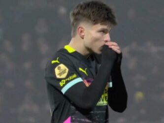 Esmir Bajraktarević debitovao za PSV