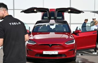 “Tesla” povukao sa tržišta 239.000 vozila