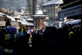 Predivna praznična atmosfera: Rijeke turista na ulicama Sarajeva