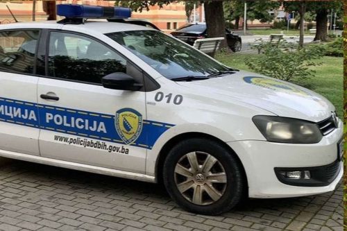 Foto: Facebook/Avaz | Policija u kući u Brčkom zatekla 31 dijete, uhapšene tri osobe