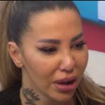 ANELI POČASTILA FANOVE/Photo: Printscreen